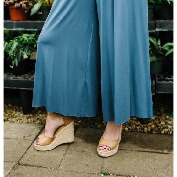 NEW ELAN off-shoulder jumpsuit in blue - Picture 3 of 3